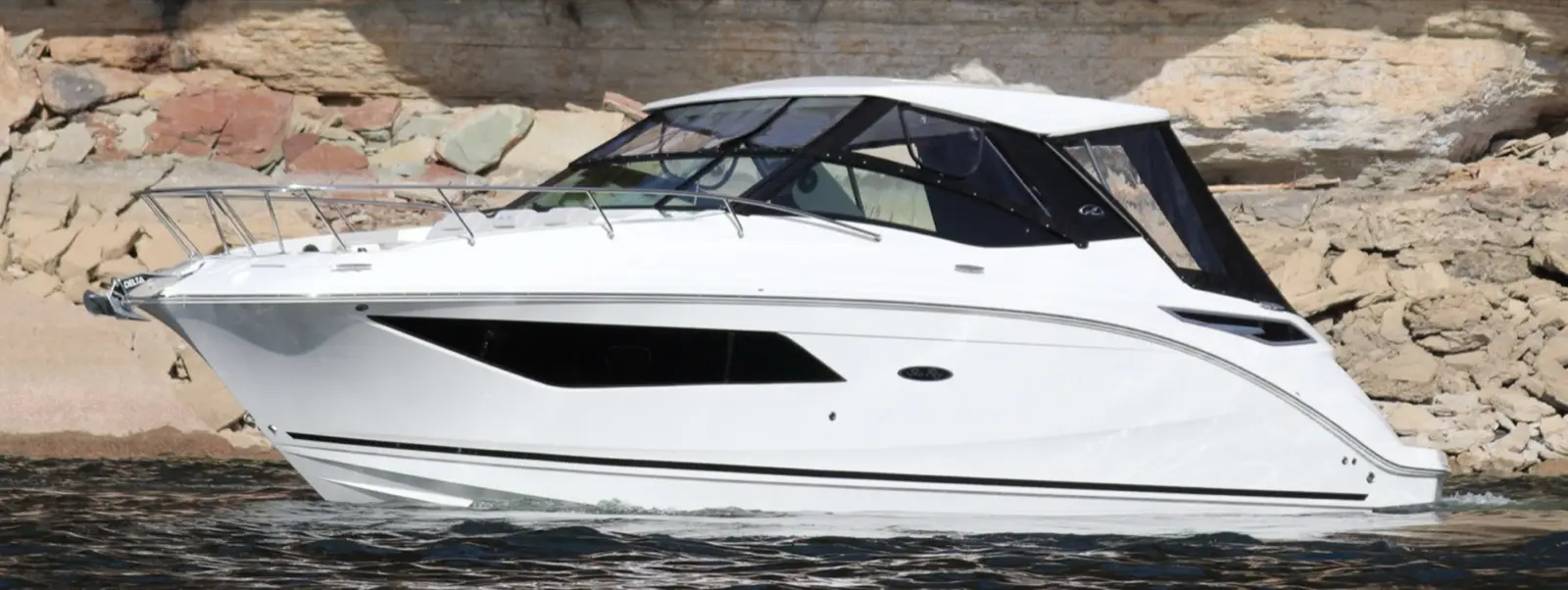 Monterey cruiser running on the lake